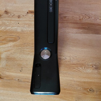Продаю Xbox 360 со всеми провадами и игры + комплекте kinect
