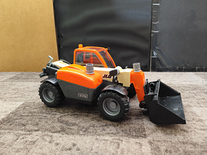 Игрушка BRUDER погрузчик. (3 фото из 5)