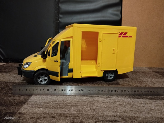 Игрушка BRUDER грузовик DHL.