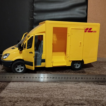 Игрушка BRUDER курьерский фургон DHL.