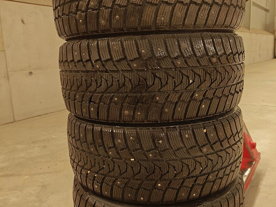 М: Зимние шины 225/45 R17