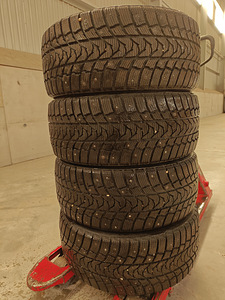 М: Зимние шины 225/45 R17 (1 фото из 1)