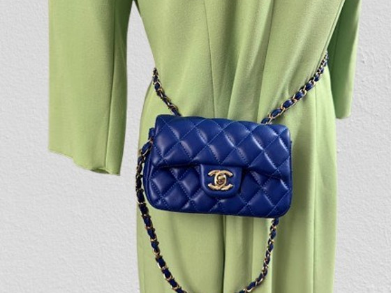 Синяя сумка Chanel