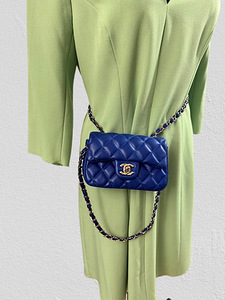 Синяя сумка Chanel (1 фото из 1)