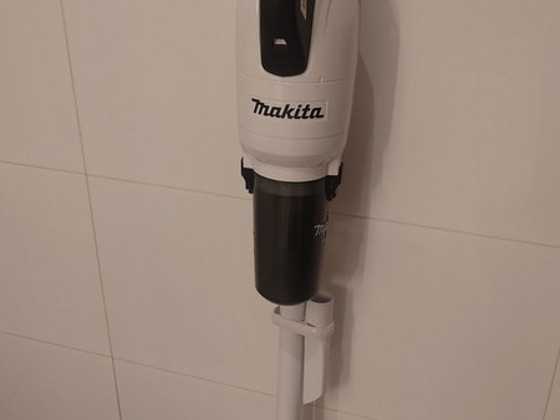 Makita DCL286F tolmuimeja 18v akule