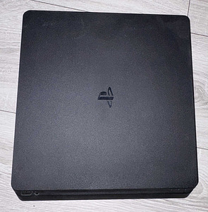 PlayStation 4 (2 фото из 4)