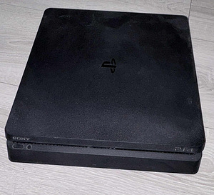 PlayStation 4 (3 фото из 4)