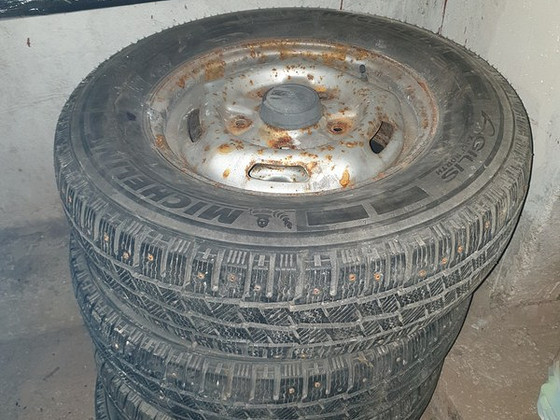 Продаются шины на дисках размер 215/75 R16C