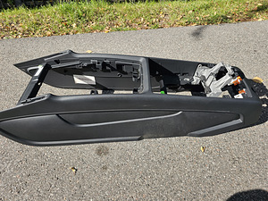 Audi Q7 4L 2006-2015 center console (1 foto / 3)