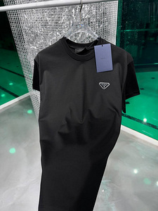 Футболка Prada (2 фото из 6)