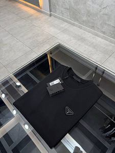 Футболка Prada (3 фото из 6)