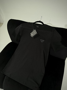 Футболка Prada (4 фото из 6)