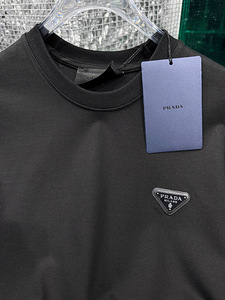 Футболка Prada (5 фото из 6)