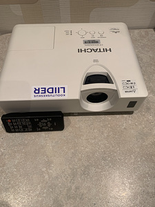 Projector Hitachi (1 foto / 3)
