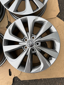 17" оригинальные диски Toyota 5x114,3 + датчики (1 фото из 8)