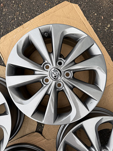 17" оригинальные диски Toyota 5x114,3 + датчики (3 фото из 8)