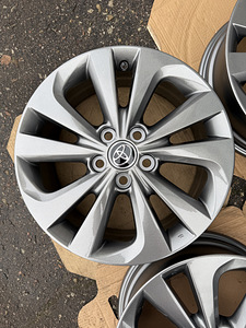 17" оригинальные диски Toyota 5x114,3 + датчики (4 фото из 8)