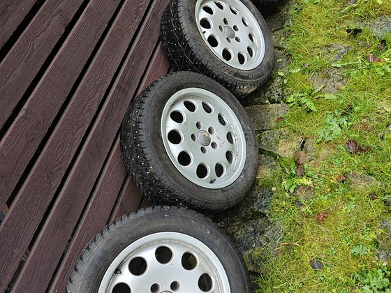 Audi 16 tolli veljed ja naastrehvid
