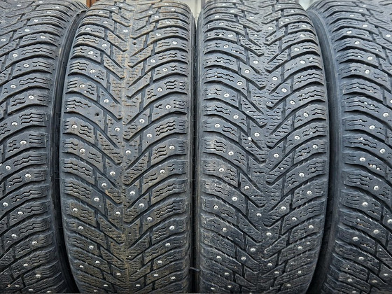 R15 Nokian 195/65/15 - 6мм - 99% шипы