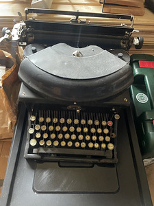 Пишущая машинка Remington, Noiseless стандарт, Smith Premier (1 фото из 6)