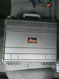 Лазерный дальномер Leica Disto X4, штативы с кейсом (1 фото из 2)