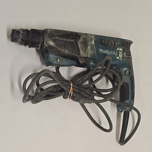 Перфоратор Makita HR2630 (2 фото из 5)