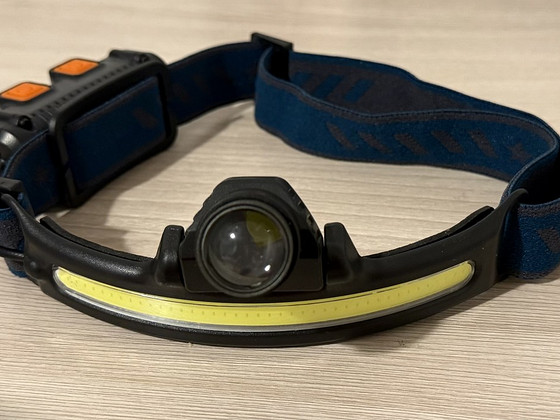 LAETAV LED-PEAPROŽEKTOR LIIKUMISANDURIGA