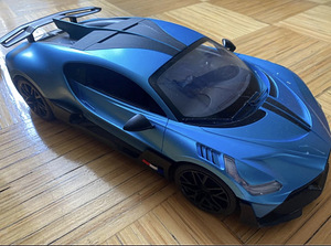 Игрушечная машина Bugatti Divo (2 фото из 7)