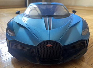 Игрушечная машина Bugatti Divo (3 фото из 7)