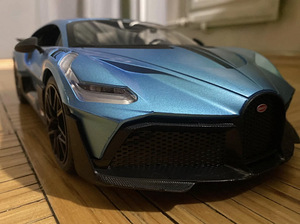 Игрушечная машина Bugatti Divo (5 фото из 7)