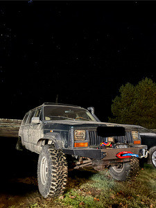 Передний бампер для лебедки Jeep XJ из 6 мм стали (1 фото из 4)