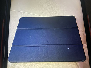 Продается iPad 12,9. (2 фото из 3)