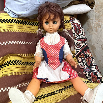Продаётся кукла производства ГДР.