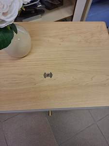 Nutikas juhtmevaba laadimisega öökapp-kõlar, pöök (4 foto / 4)