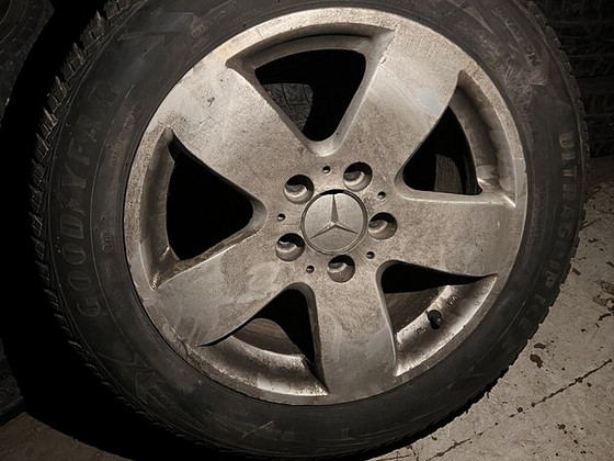 Шины GOODYEAR 215/55R16 с дисками Mercedese