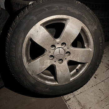 Mercedese velgedega lamellrehvid GOODYEAR 215/55R16