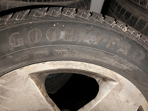 Шины GOODYEAR 215/55R16 с дисками Mercedese (2 фото из 4)