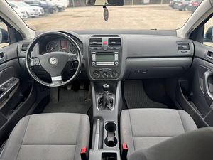 VOLKSWAGEN JETTA (7 фото из 8)