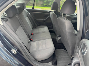 VOLKSWAGEN JETTA (8 фото из 8)