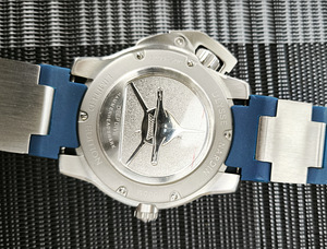 ULLYSE NARDIN D=46MM (7 фото из 10)