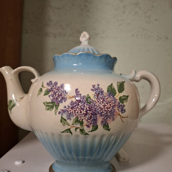 Продается фарфоровый чайник