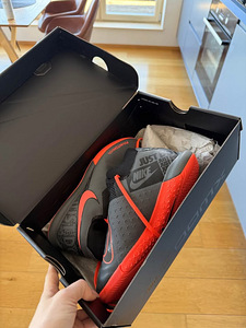 Футбольная обувь Nike (1 фото из 2)