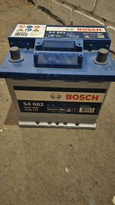 BOSH 12V 52Ah (2 foto / 3)