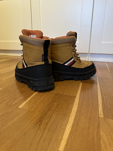 Зимние сапоги Tommy Hilfiger р.34 (3 фото из 3)