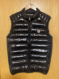 Moncler жилет (1 фото из 1)