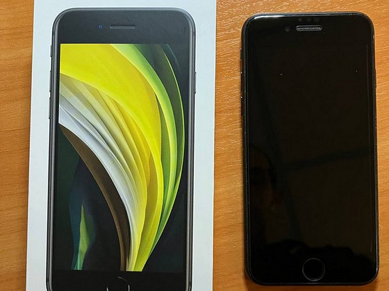 iPhone SE (2020), 64GB, Black.