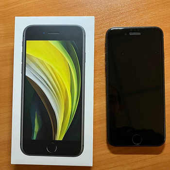 iPhone SE (2020), 64GB, черный.