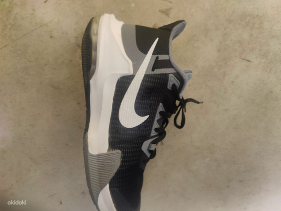 Кроссовки Nike