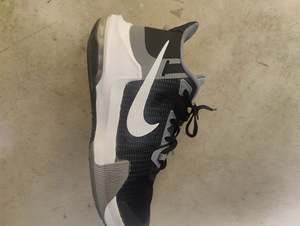 Кроссовки Nike (1 фото из 3)