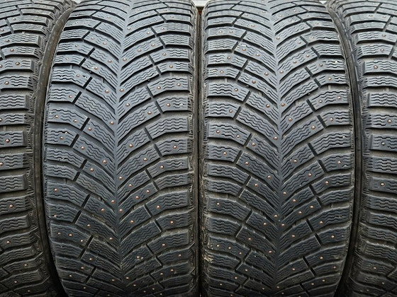 R20 Michelin X-Ice North4 245/40/20 - 99% naelad - DOT21